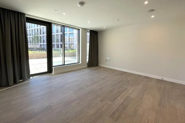 9 Milliners Way, Woking photo 2