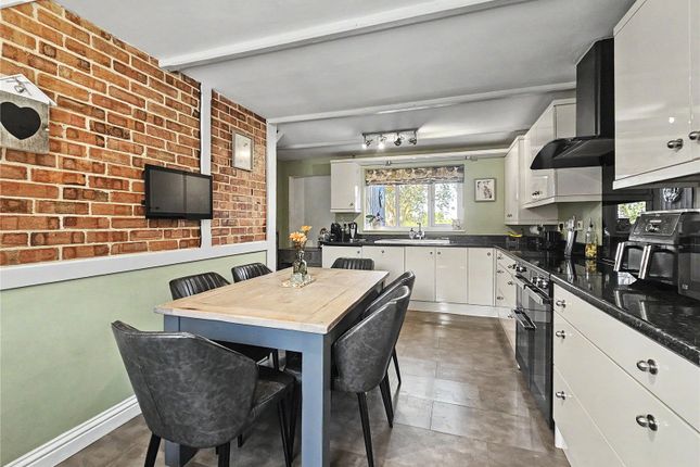 2, Sharlands, Ilminster photo 4
