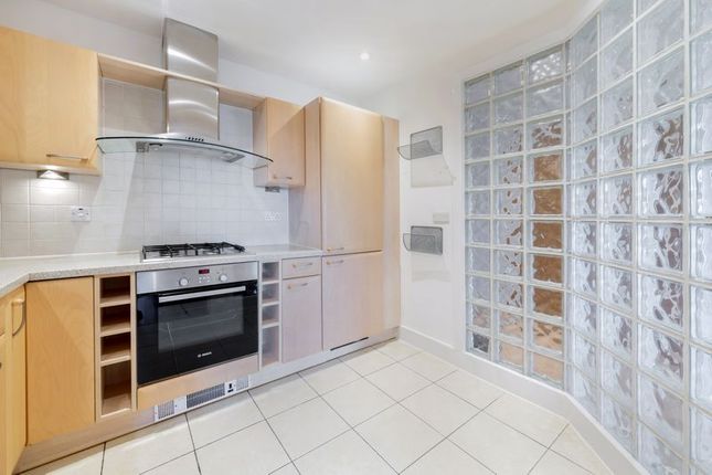 5 Lumiere Court, Balham High Road, London photo 3