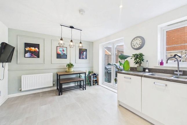 39, Worrall Drive, Wouldham, Rochester photo 4