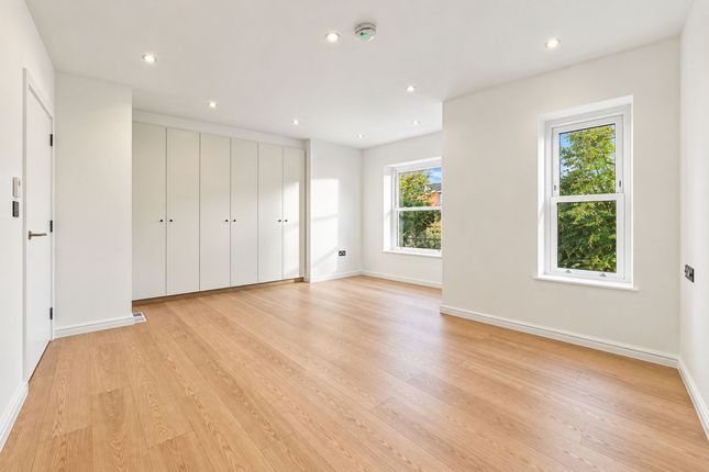 Flat K, 53a Warminster Road, London, London photo 4