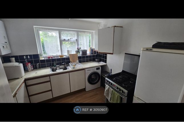 Meadfield, Edgware photo 3