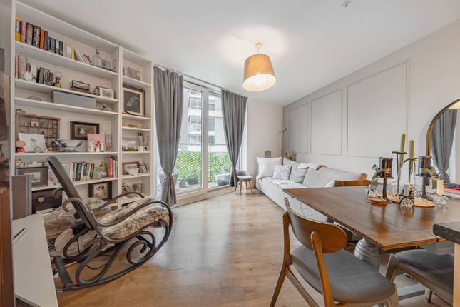 Thumbnail Flat to rent in Queenstown Road, Wandsworth, London