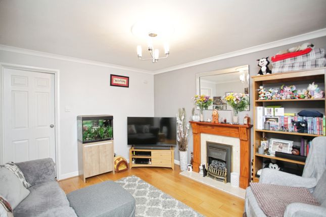33, Willow Tree Close, Barwell photo 2
