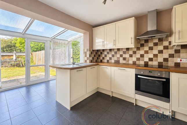 88, Markhams Chase, Basildon photo 3