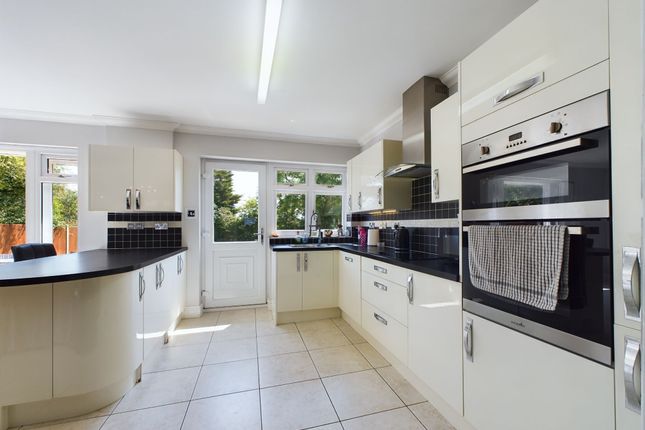 Hazeldene Parkgate Road, Stanford-Le-Hope photo 4