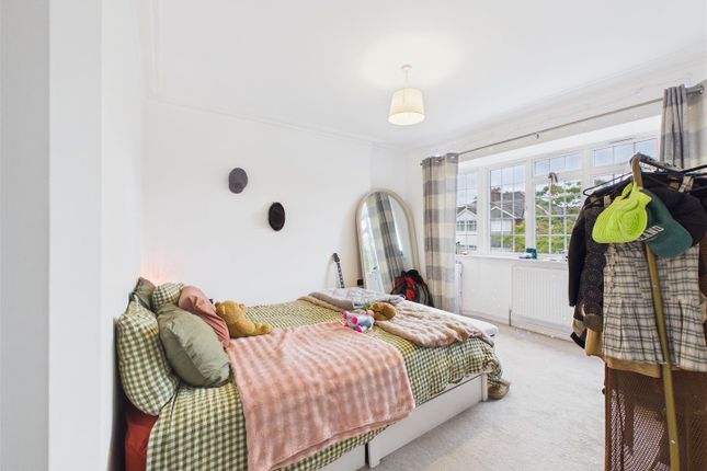 13, Gibbon Road, London photo 4