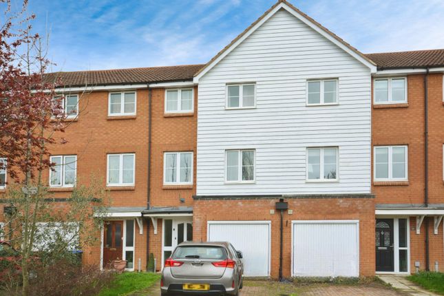 Thumbnail Town house for sale in Chambers Grove, Welwyn Garden City