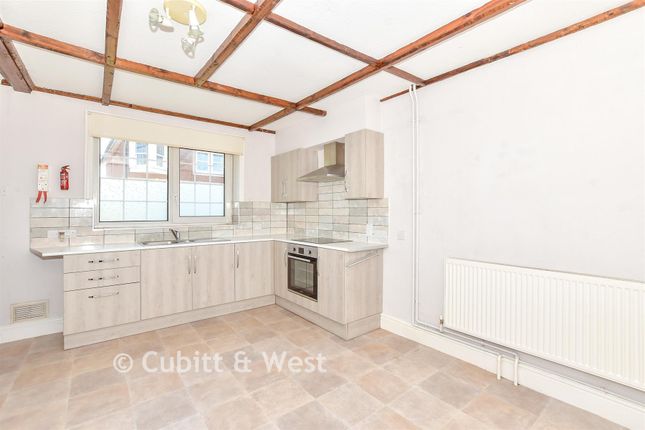 26, Kings Avenue, Chichester photo 3