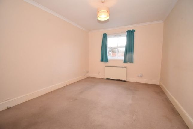 Flat 4, Shaul House, Alpha Street, Exeter photo 3