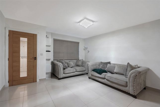 15, Rigby Crescent, Glasgow photo 3