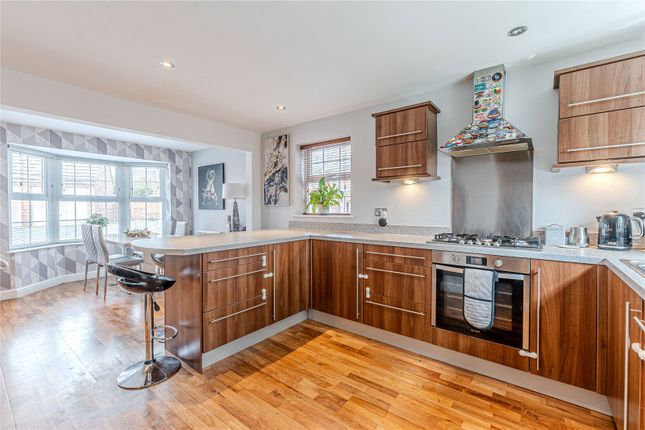 4, Linden Court, Leeds photo 2