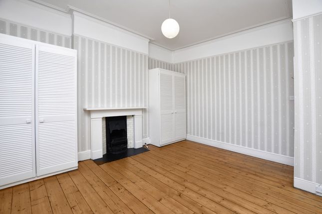 Flat 4 40, Brondesbury Villas, London photo 4