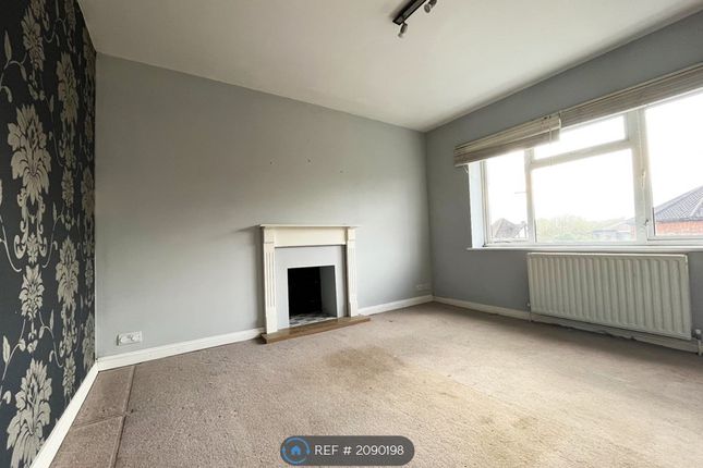 Flat to rent in York Way, London