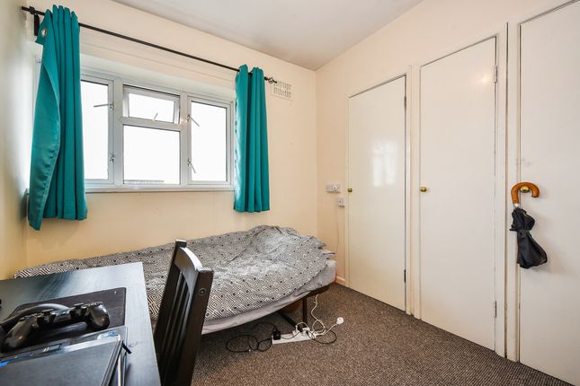Flat to rent in Fox Lane, Stanmore, Winchester