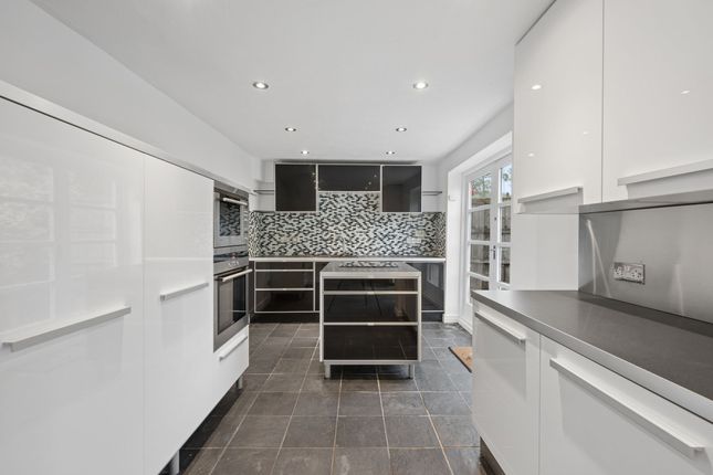 17 The Crescent, Manchester photo 2
