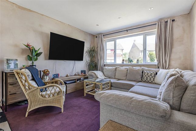 106, Charles Drive, Cuxton photo 4