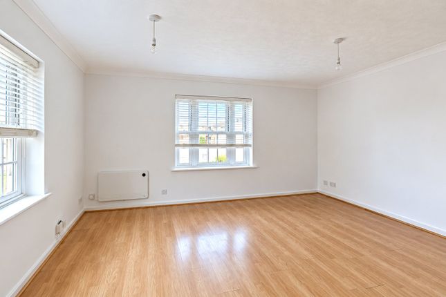 58, Red Lion Court, Herts photo 2