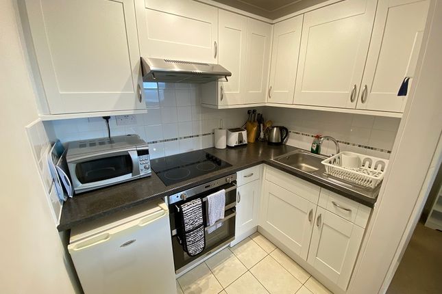 18 Fairhaven Court, Rotherslade photo 3