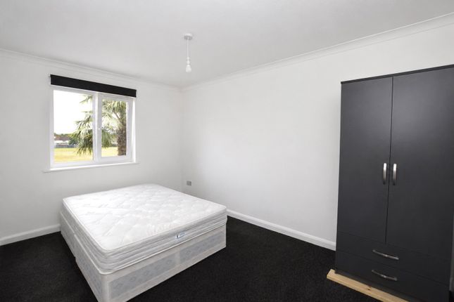 7, Dalestone Mews, Romford photo 4