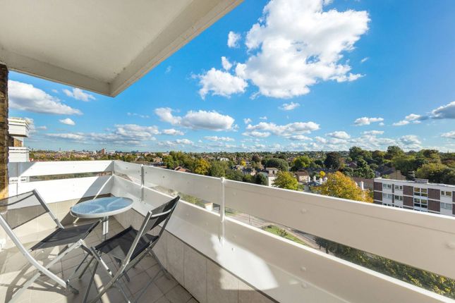 Flat for sale in Warwick Drive, Putney, London