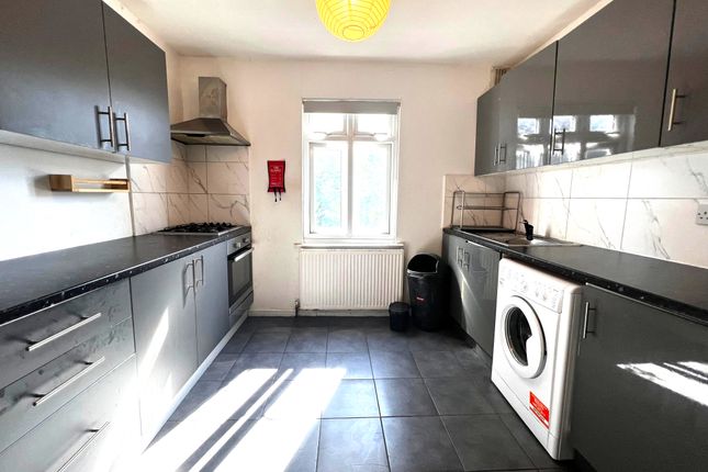 Flat 2, 82, Hermitage Road, Haringey photo 3