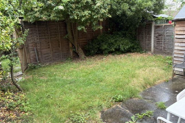 Flat 1, Concorde House  Green Lane, Addlestone photo 3