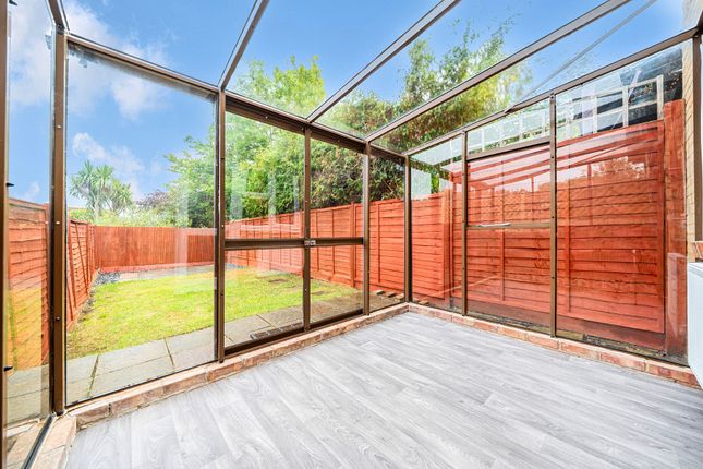 21, Sturt Court, Guildford photo 4