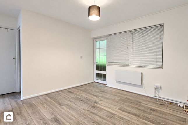 Garlands Road, Redhill photo 4