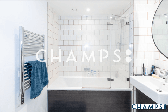 Flat 803 Royal Docks West, 12 Western Gateway, Royal Docks, London photo 4