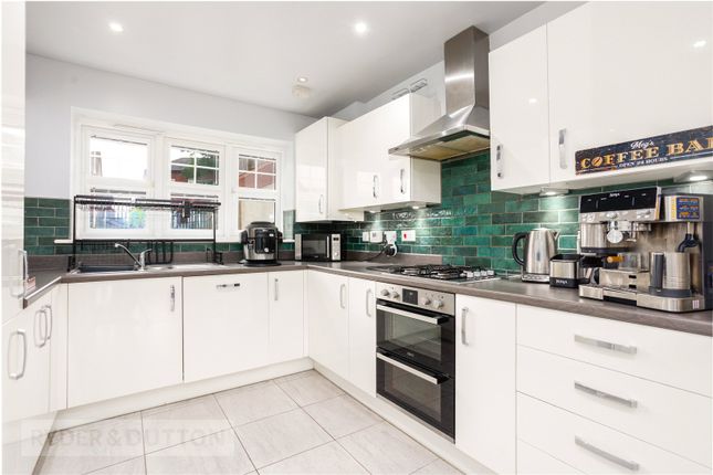 12, Low Vale Drive, Greater Manchester photo 4