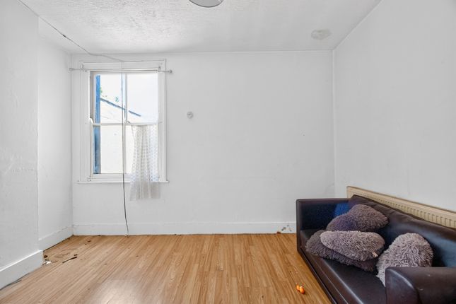 21a, Goldsboro Road, London photo 4