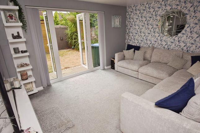 18, Cheshire Close, West Midlands photo 2