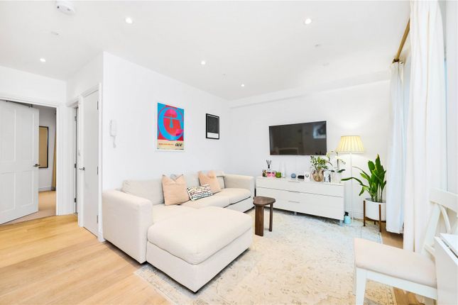 Thumbnail Flat for sale in Clapham Road, London