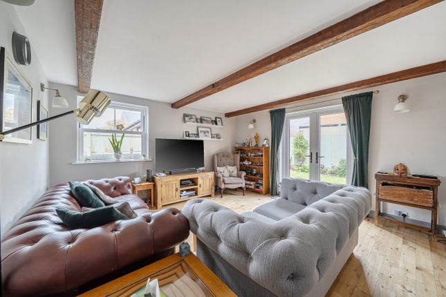 19, Marshfield Way, Swindon photo 2