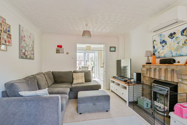 6, Whitecross Close, Poole photo 2