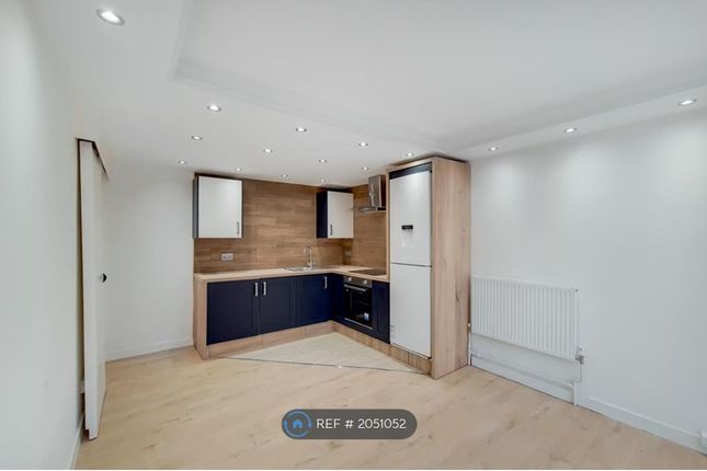 Thumbnail Flat to rent in Springfield House, London