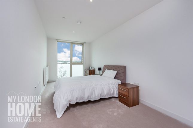 Flat for sale in Liner House, Royal Wharf, Royal Docks