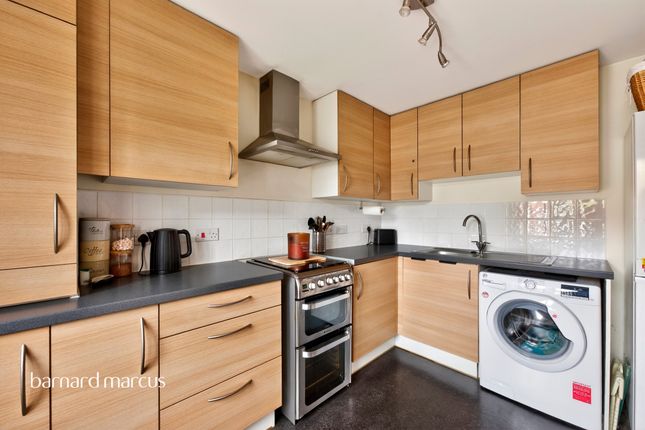 4, Meadow Close, Dorking photo 4