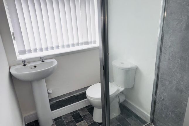 Room 4, St Norbert Drive, Derbyshire photo 4