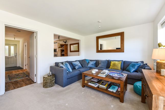 5 Oakeley Vale, Bursledon, Southampton photo 4
