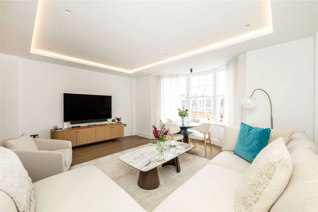 Flat 32 Eaton House, 39-40, Upper Grosvenor Street, London photo 4