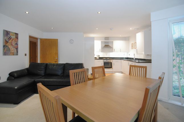 Flat Flat 4, 43, Newark Lane, Woking photo 3