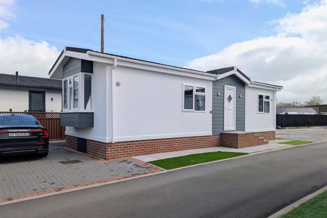 2-bed caravan on 23 Fieldview Park, Gloucester, £130,000