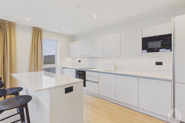 5757578, 38 Aerodrome Road, Colindale, Colindale photo 4