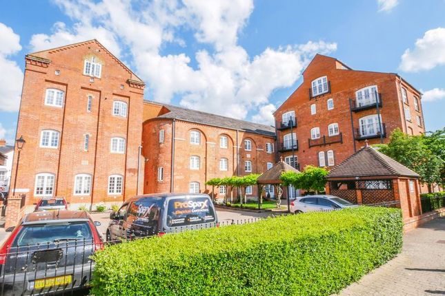 Thumbnail Flat for sale in Barley Way, Marlow
