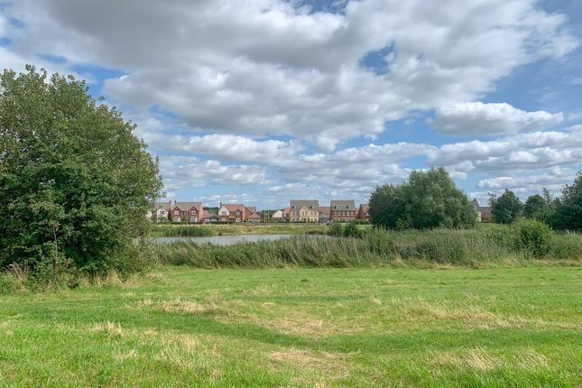 Flat for sale in Alder Meadow, Chase Meadow Square, Warwick