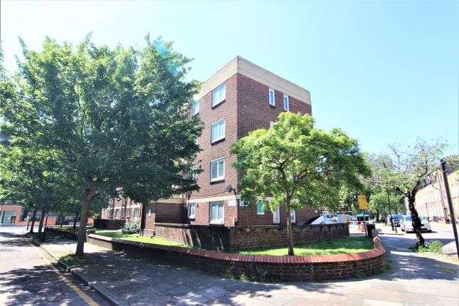Thumbnail Flat to rent in Southwood Court, Wynyatt Street, London