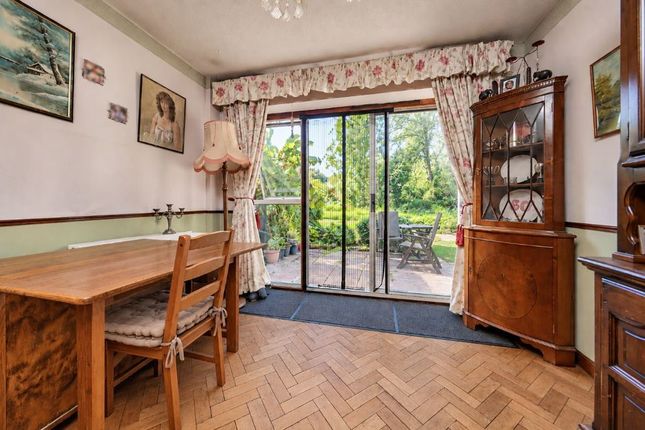 Lawn Avenue, West Drayton photo 4