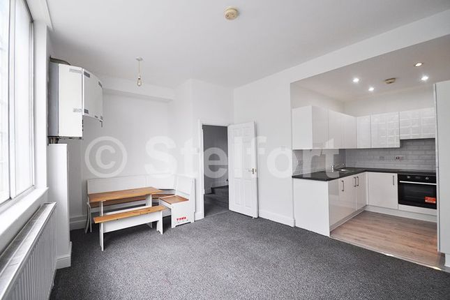 Flat 6, 391 Camden Road, London photo 3